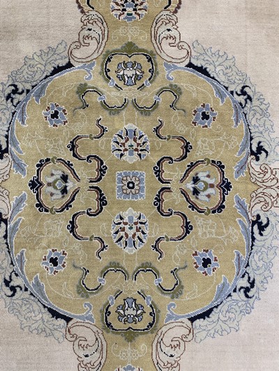 27130597g - Savanary, China, Mitte 20.Jhd, Wolle auf Baumwolle, ca. 580 x 395 cm, EHZ: 2, (fleckig) ...