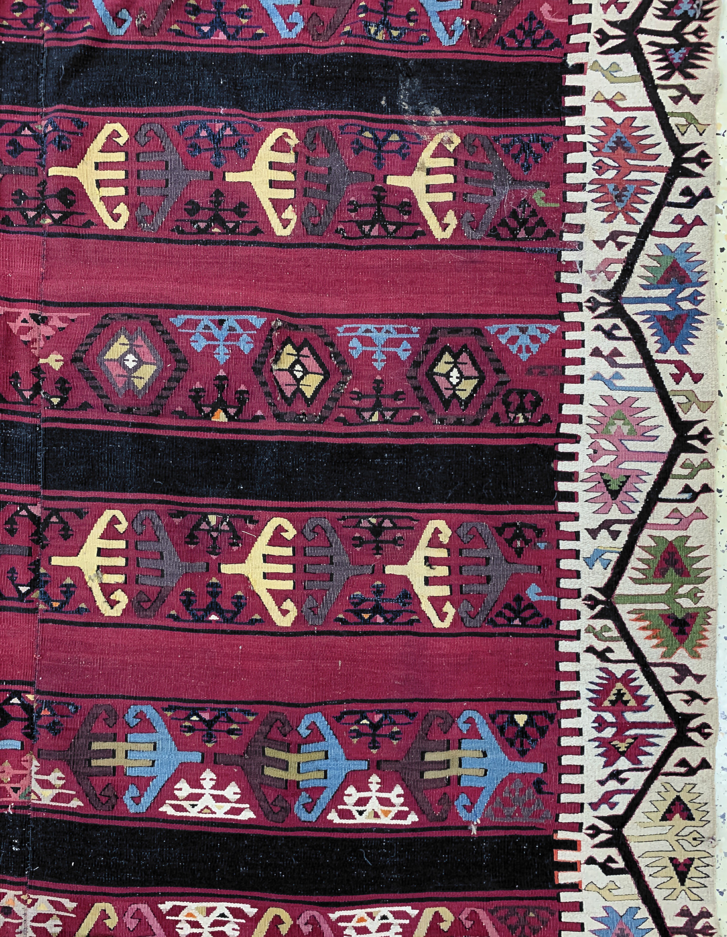 Detail f: "Reyhanli"Kelim antik, Türkei, um 1900, Wolle auf Wolle, ca. 445 x 170 cm, EHZ: 4, (mehrere Löcher)