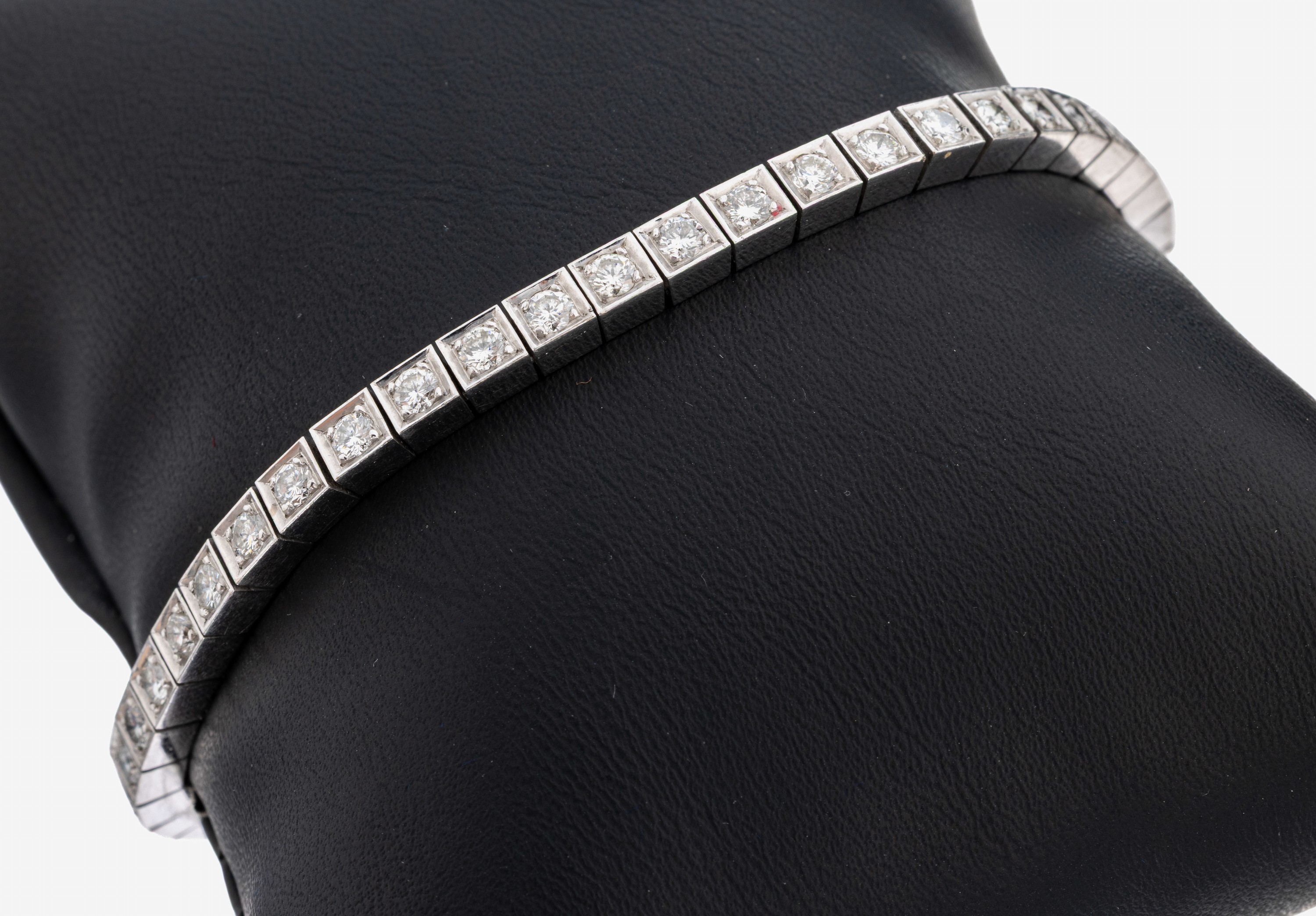Image 27130607 - 18 kt Gold Brillant-Linienarmband, WG 750/000, 45 Brillanten zus. ca. 2.25 ct Weiß/si, ...