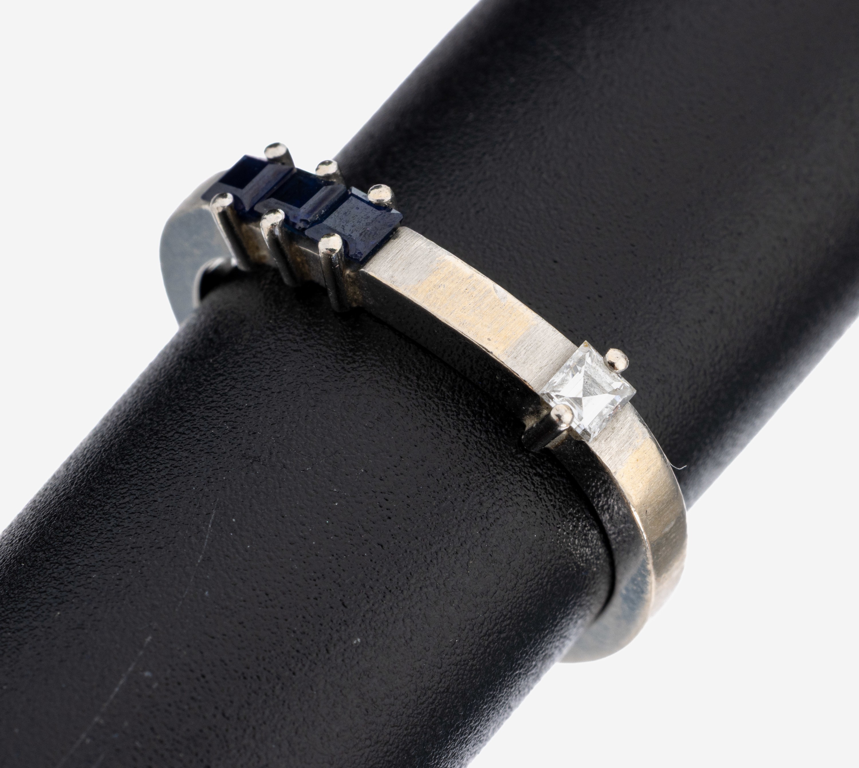 Image 27130623 - Platin Diamant-Saphir-Ring, Pt 950/000, 1 Diamant-Carree ca. 0.12 ct Weiß/si, 3 ...