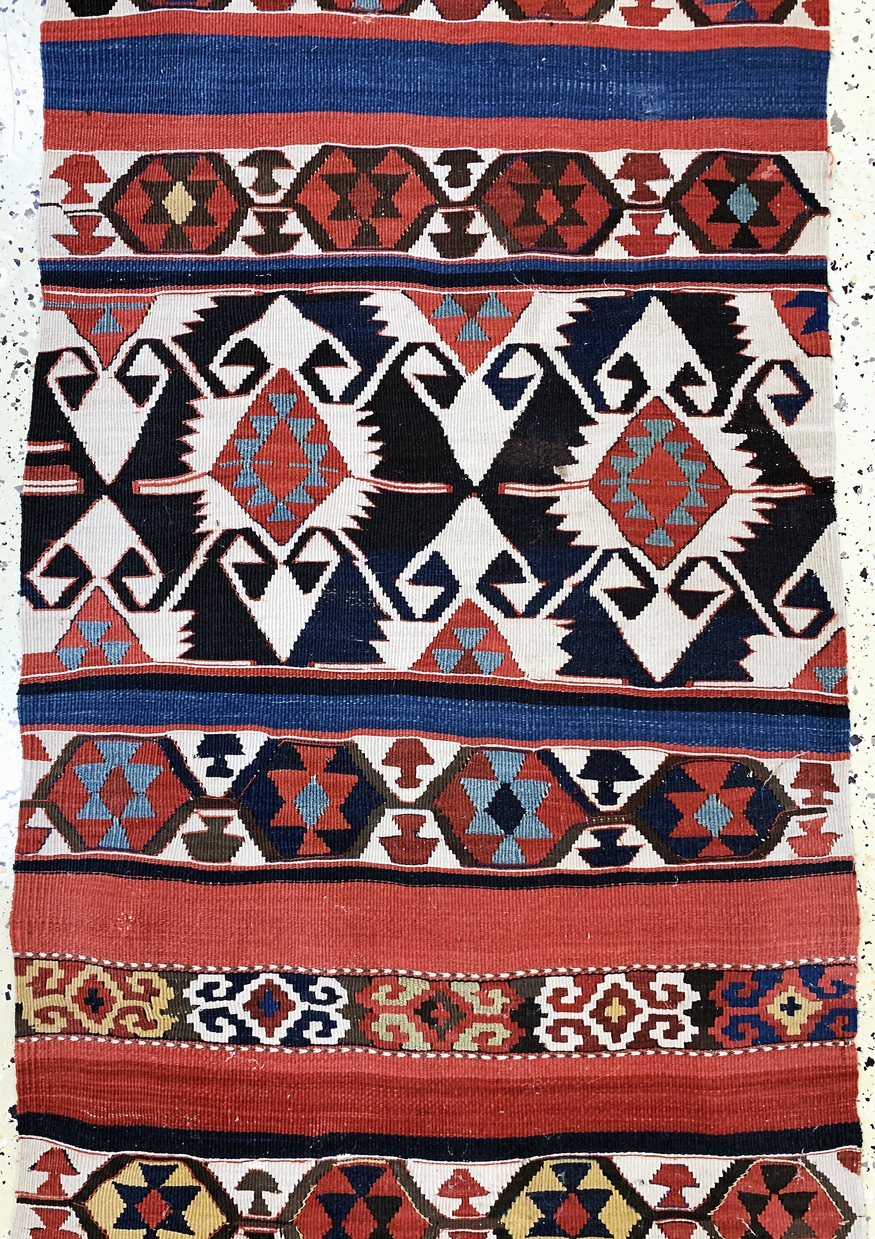 Detail e: Konya Kelim antik, Türkei, 19.Jhd, Wolle auf Wolle, ca. 390 x 155 cm, Zwei getrennte Bahnen, EHZ: 2(kleine restaurierungen).