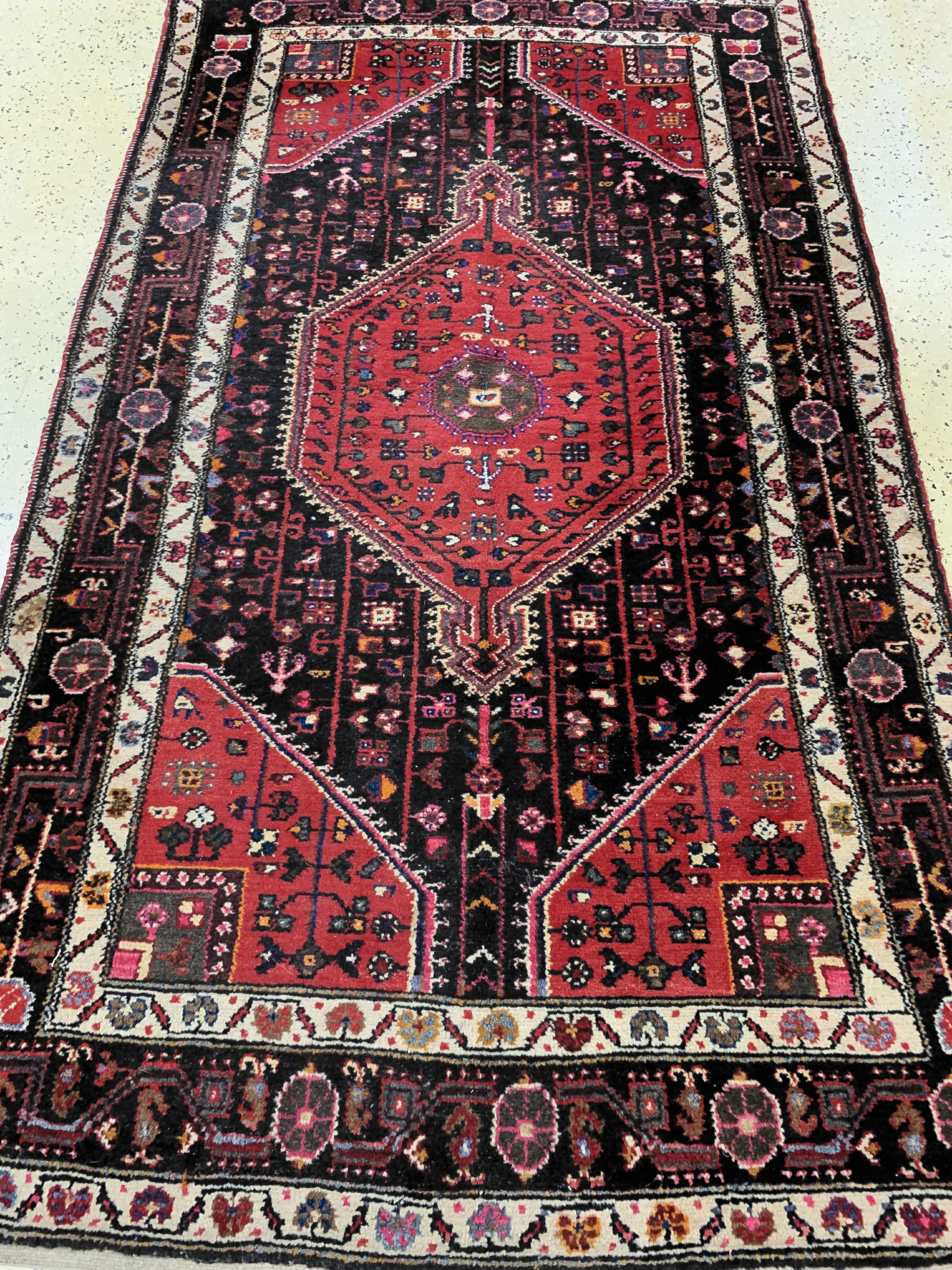 Detail d: Toyserkan, Persien, Mitte 20.Jhd, Wolle aufBaumwolle, ca. 233 x 140 cm, EHZ: 2