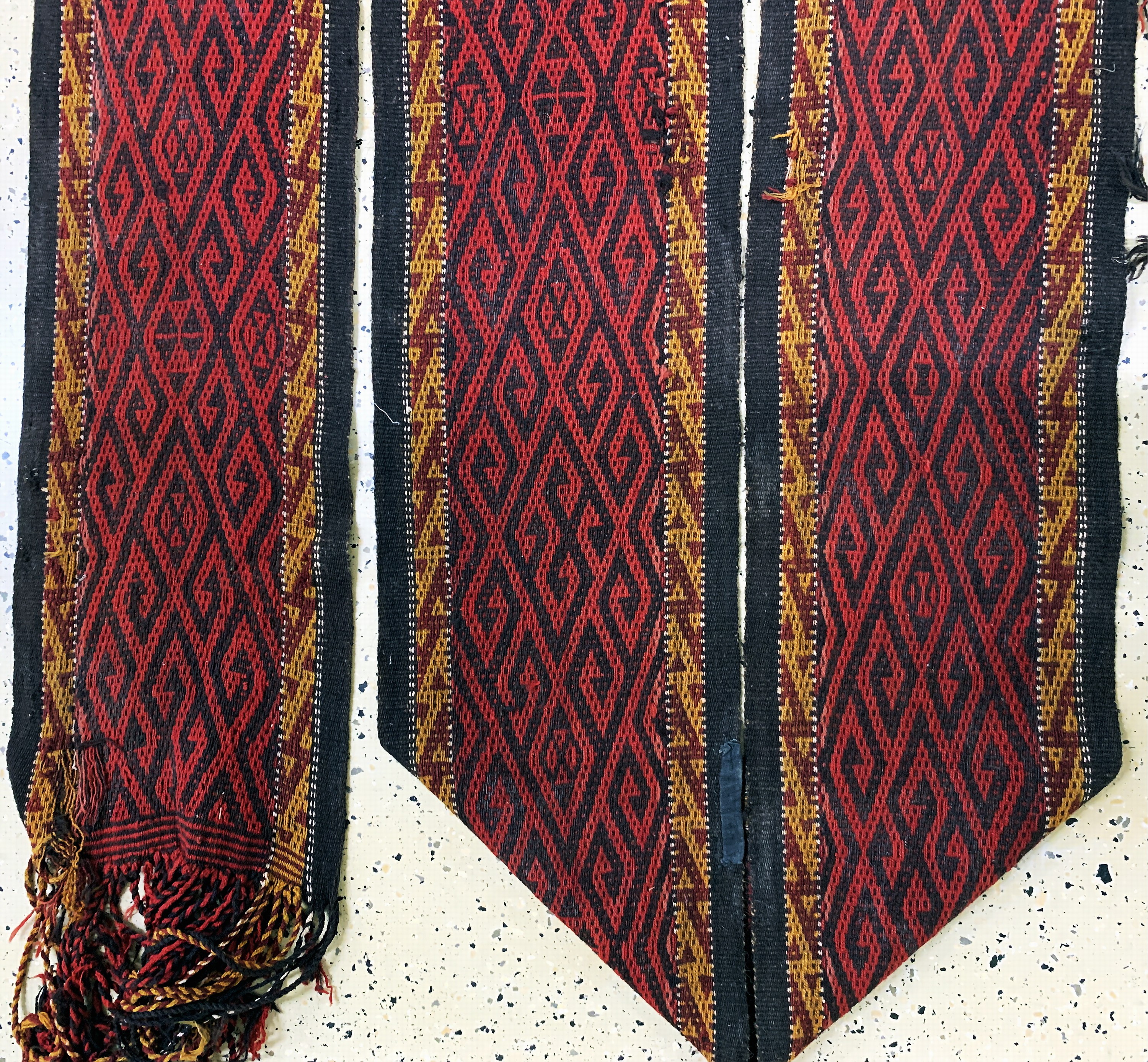 Detail e: Zeltband, Turkmenistan, Anfang 20.Jhd, Wolle auf Wolle, ca. 1500 x 30 cm, EHZ: 2-3