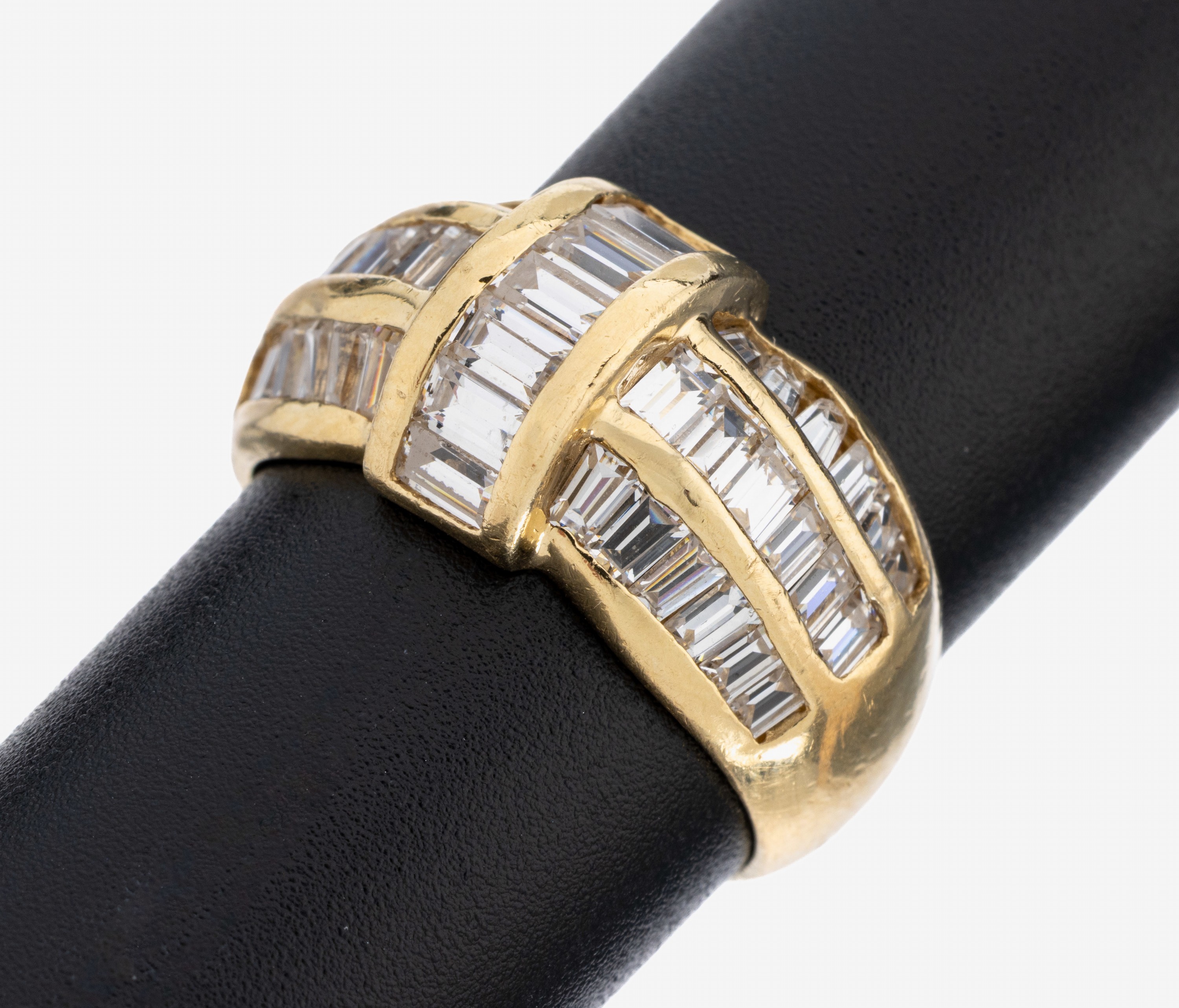 Image 27130674 - 14 kt Gold Diamant-Ring, GG 585/000, 43 Diamantbaguettes zus. ca. 3.0 ct feines Weiß- ...
