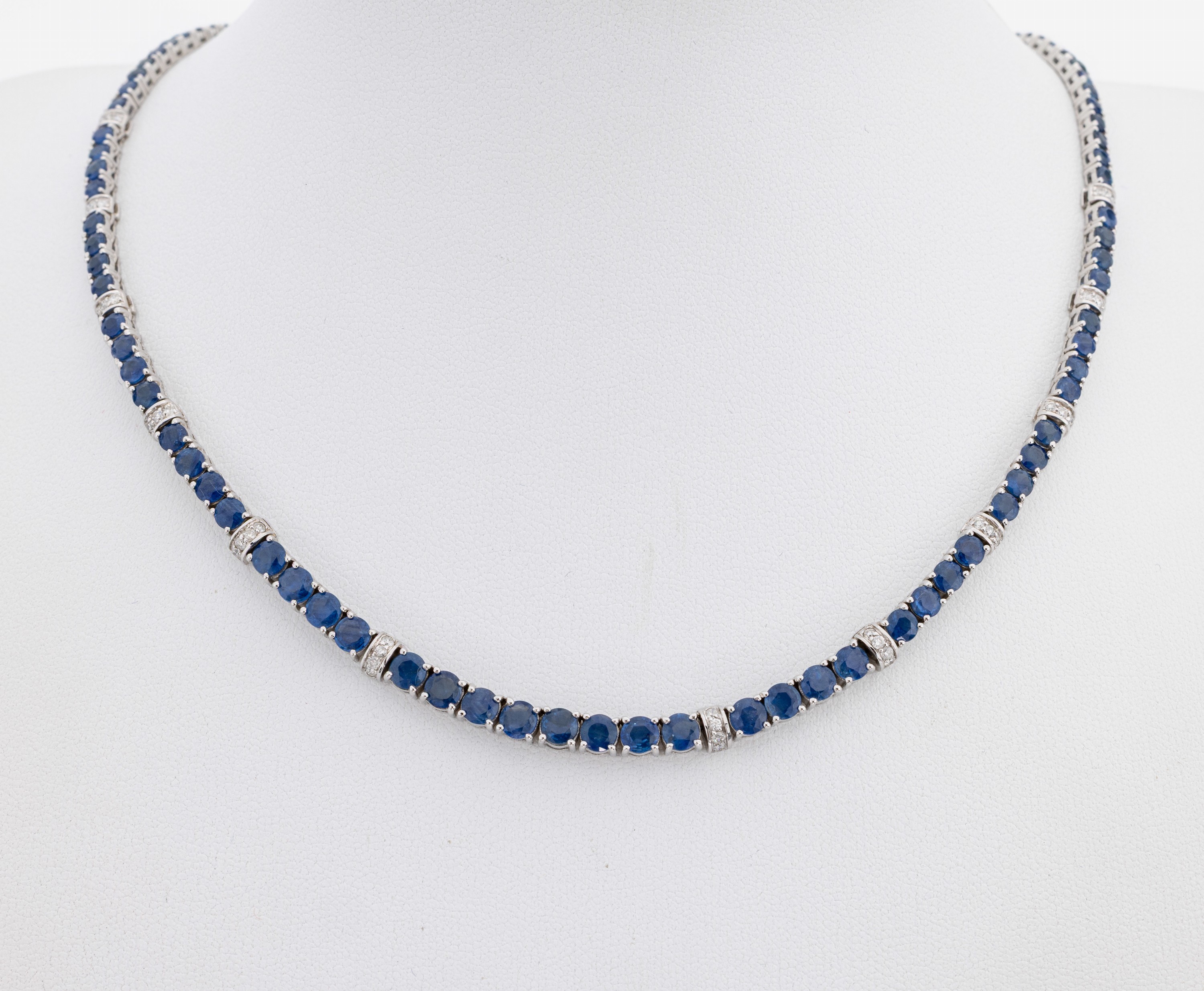 Image 27130684 - 14 kt Gold Saphir-Brillant-Collier, WG 585/000, verlaufend, rundfacett. Saphire zus. ...
