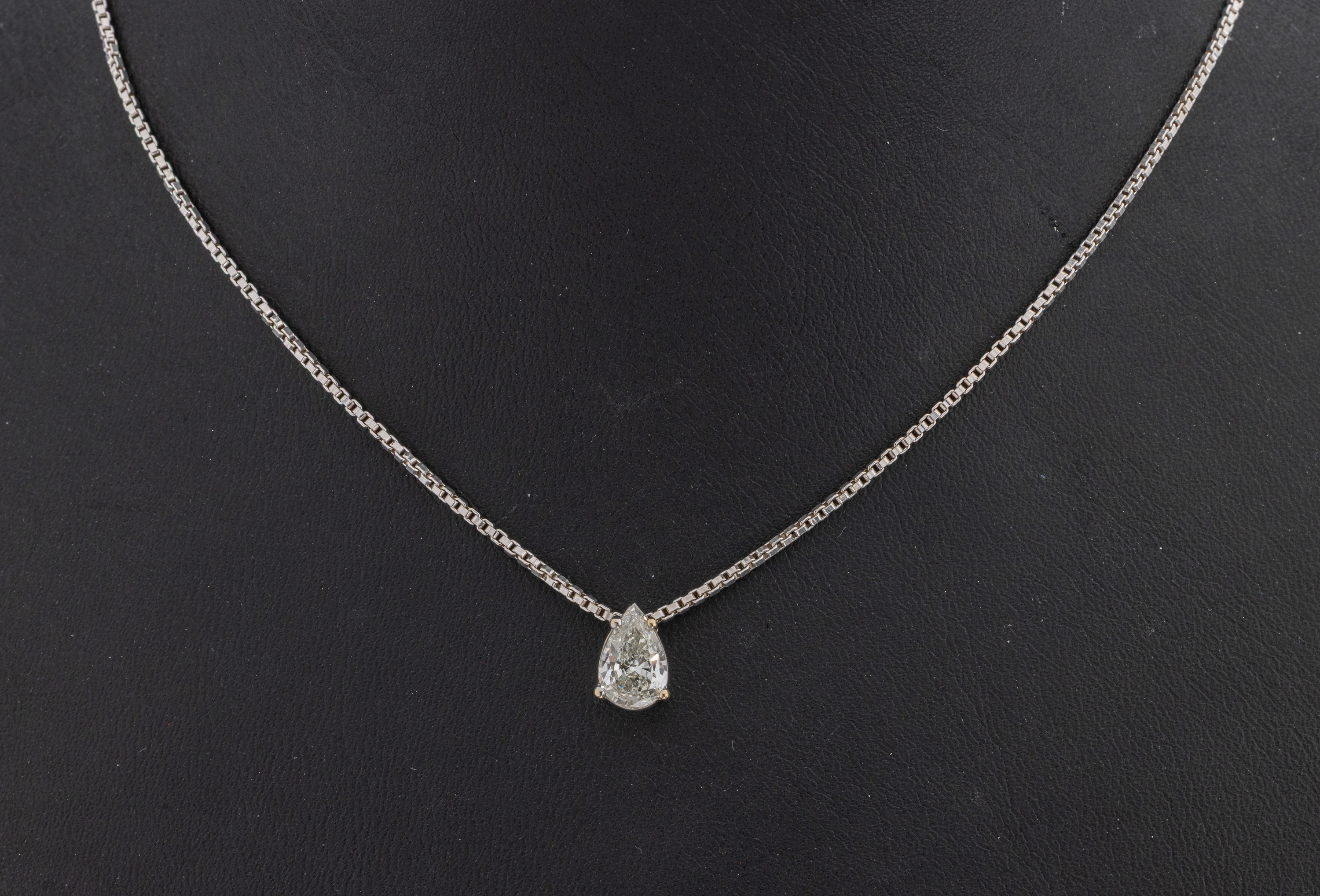 Image 27130685 - 18 kt Gold Diamant-Anhänger, WG 750/000, Diamanttropfen ca. 1.03 ct (grav.) Weiß/si, ...