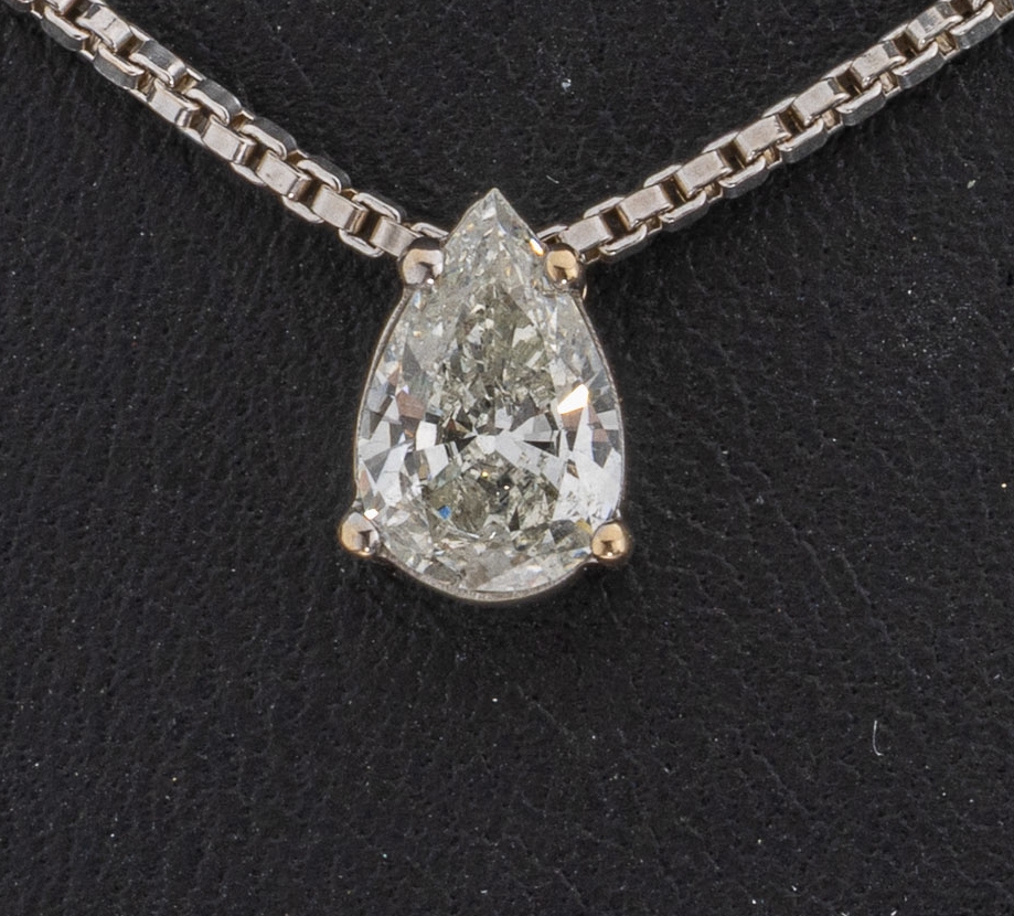 Detail a: 18 kt Gold Diamant-Anhänger, WG 750/000, Diamanttropfen ca. 1.03 ct (grav.) Weiß/si, anKette, WG 585/000, L. ca. 45.5 bzw. 50.5 cm, ...