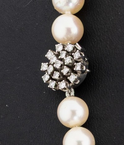 27130608a - Perl-Collier mit 14 kt Gold Brillant-Schließe, WG 585/000, Akoyazuchtperlen, D. ca. ...