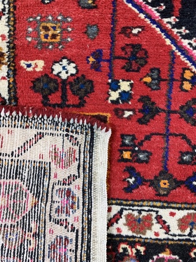 27130638e - Toyserkan, Persien, Mitte 20.Jhd, Wolle aufBaumwolle, ca. 233 x 140 cm, EHZ: 2 ...