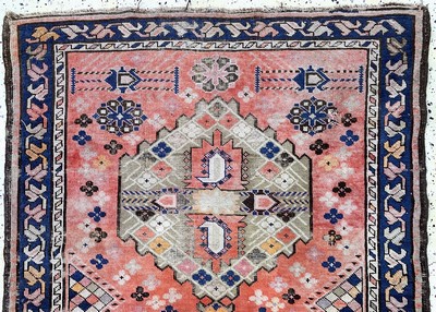 27130642a - Kazak antik, Kaukasus, um 1900, Wolle auf Wolle, ca. 270 x 117 cm, EHZ: 4 Schätzpreis: ...
