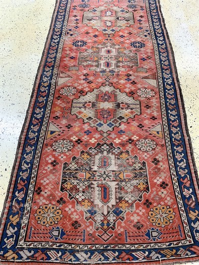 27130642e - Kazak antik, Kaukasus, um 1900, Wolle auf Wolle, ca. 270 x 117 cm, EHZ: 4 Schätzpreis: ...