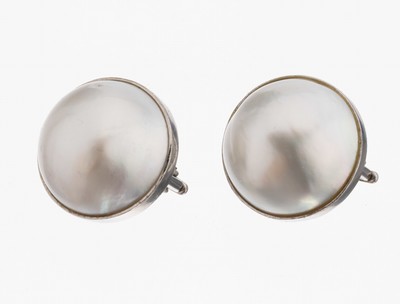 Image Pair of 18 kt gold pearl-earrings , WG 750/000, unpretentious, mabepearls, diam. approx. ...