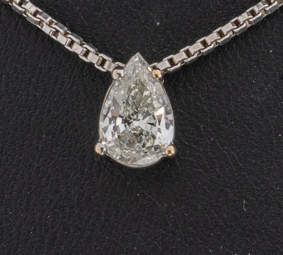 27130685a - 18 kt Gold Diamant-Anhänger, WG 750/000, Diamanttropfen ca. 1.03 ct (grav.) Weiß/si, ...
