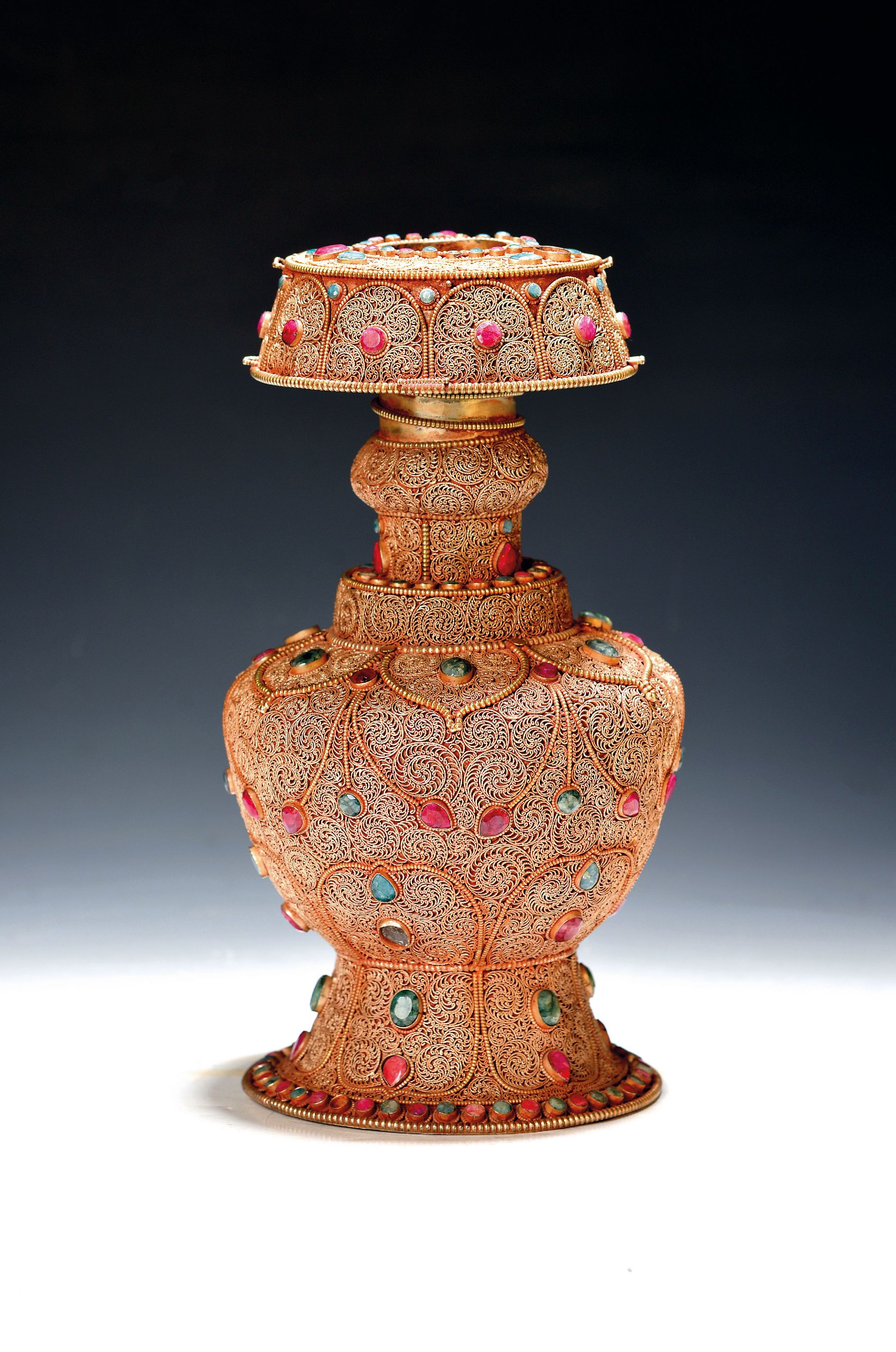 Image 27130724 - Ziervase sog. Bhumba, Nepal, 20.Jh., Kupfer und filigraner Kupferdraht in ornamentaler ...