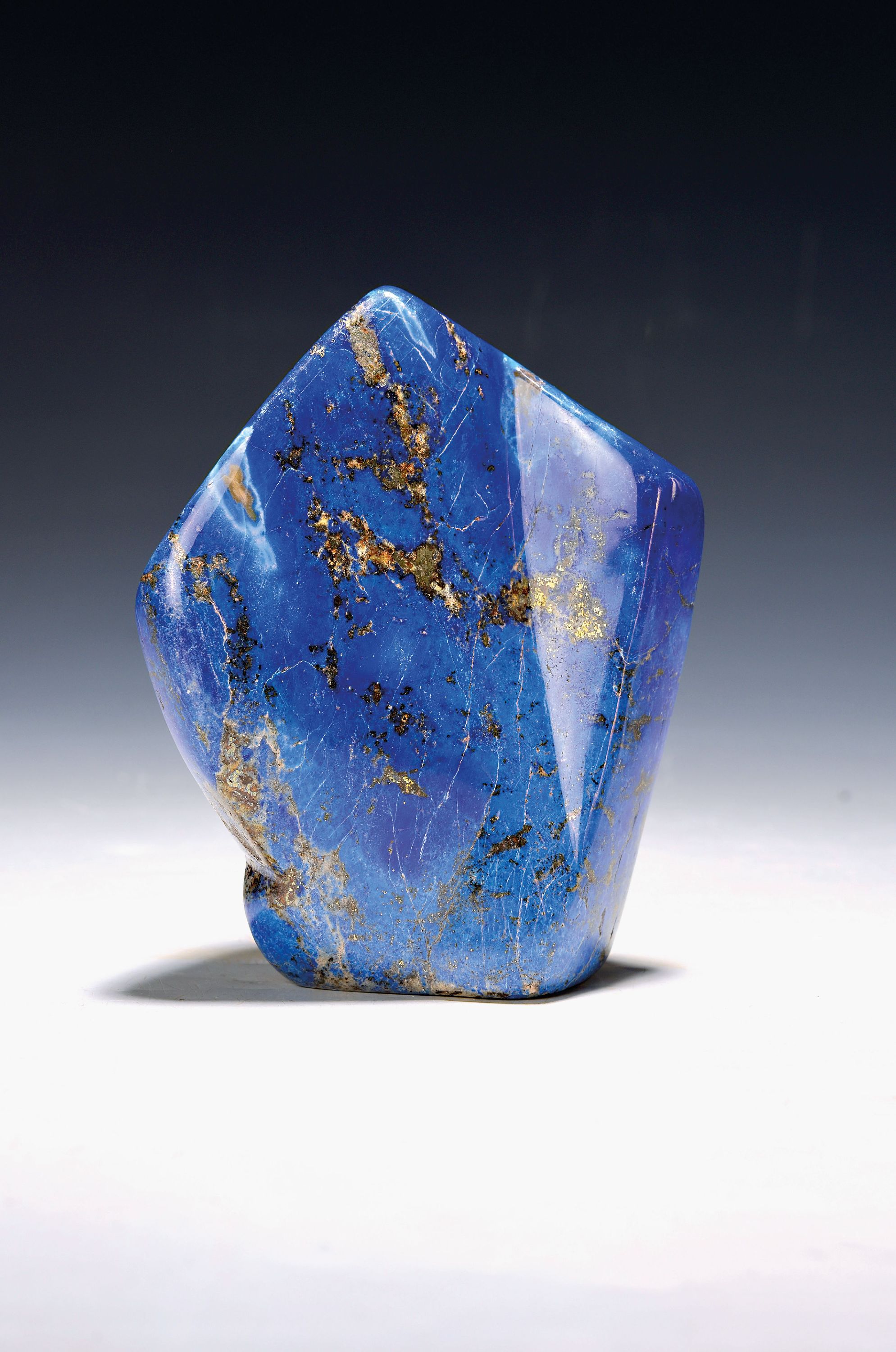 Image 27130742 - Lapislazuli in Freiform, Afghanistan, 1445g, geschliffen und poliert, hellblaue ...