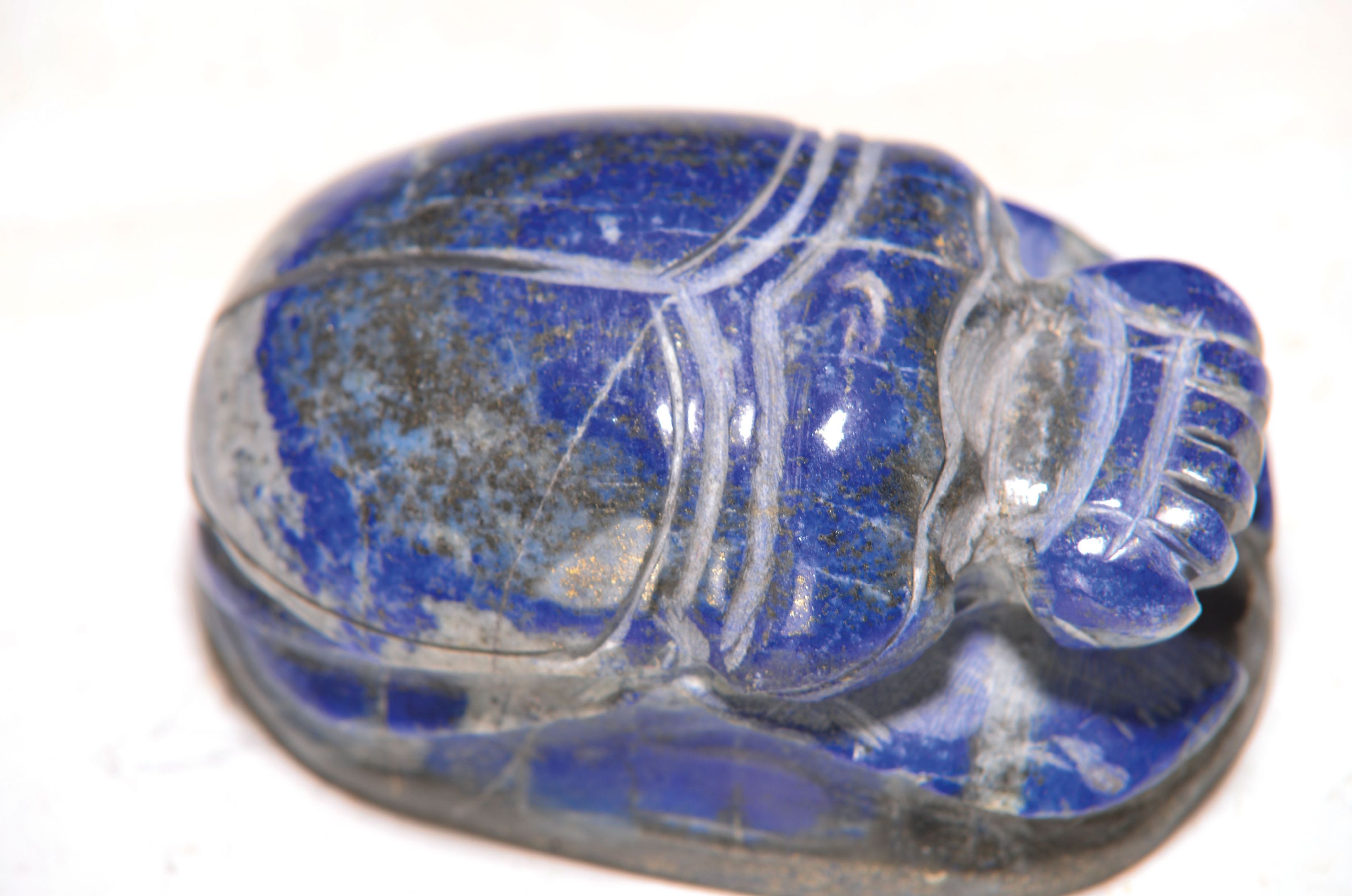 Image 27130753 - 2 Lapislazuli: Skarabäus und Freiform, Afghanistan, 980/433g, geschliffen und poliert, ...
