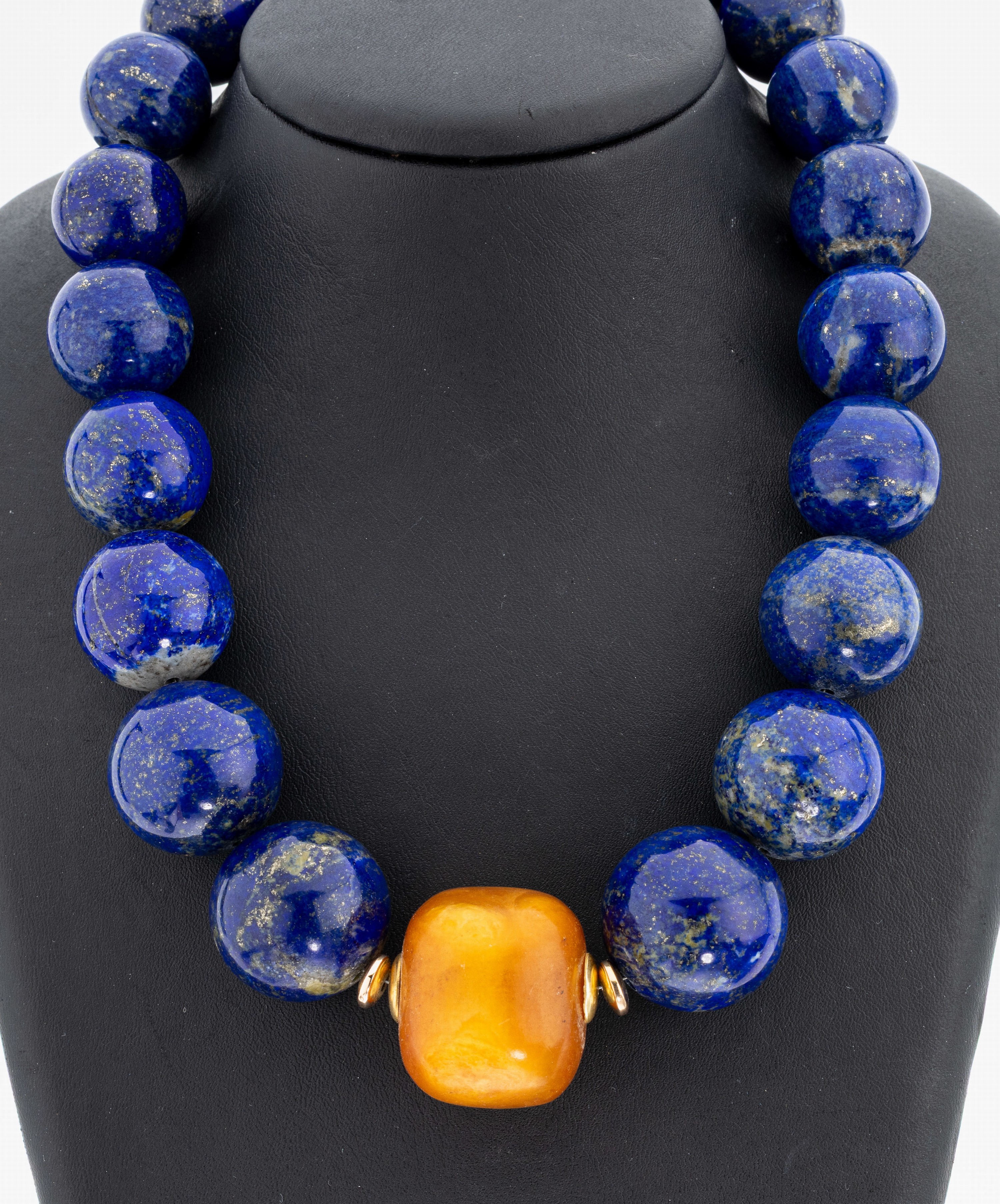 Image 27130853 - Ausgefallenes Lapislazuli-Bernstein-Collier, Lapislazuli im Verlauf, D. ca. 19.4-25.3 ...