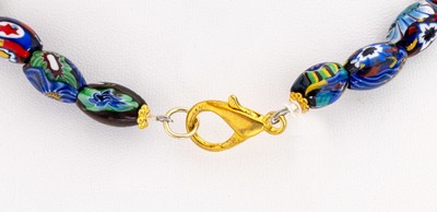 27130837a - Collier aus Muranoglas-Kugeln, Italien, 1930er Jahre, bunte Millifiori Glasoliven im ...