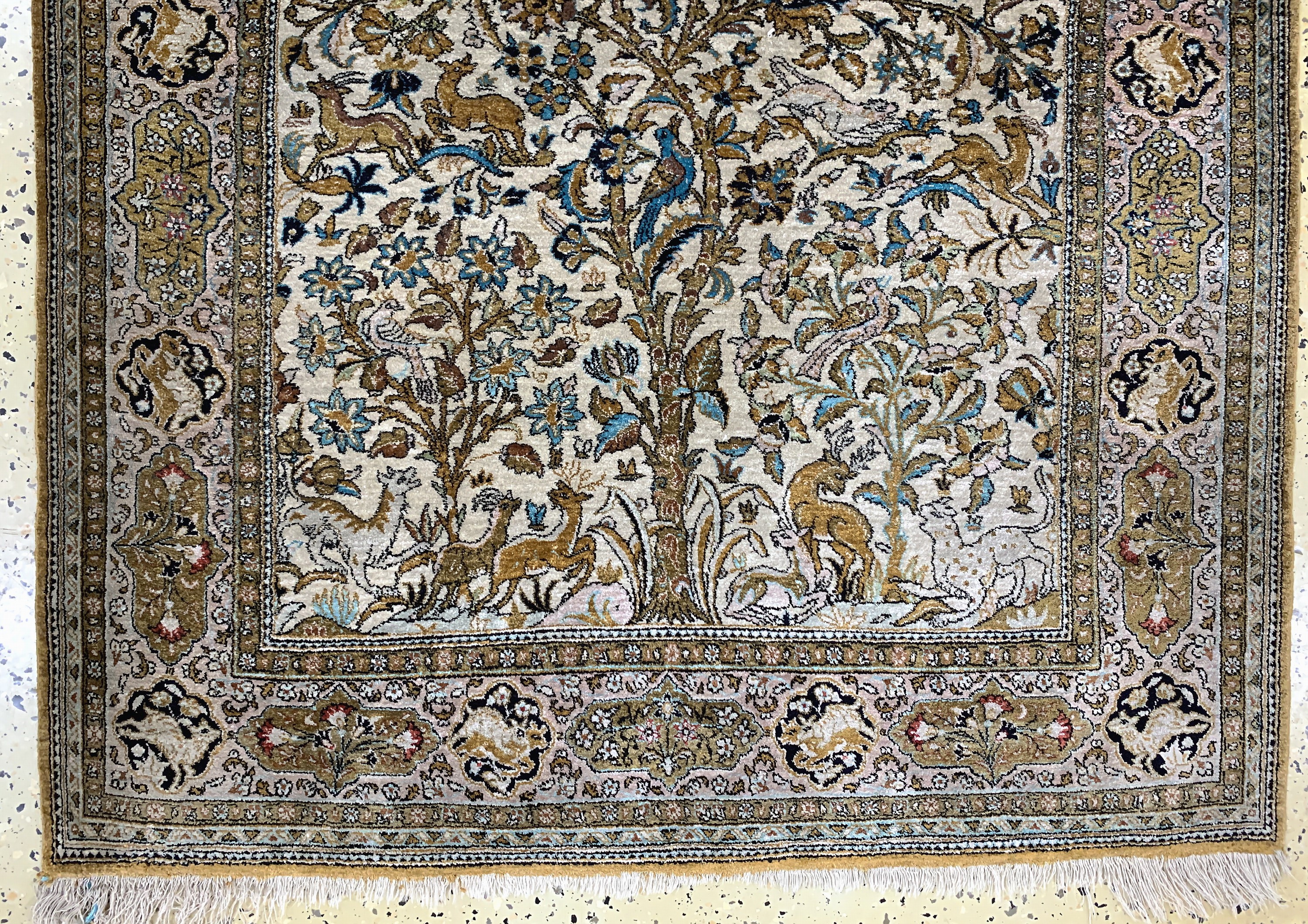 Detail b: Ghom Seide, Persien, Mitte 20.Jhd, reine Naturseide, ca. 157 x 108 cm, EHZ: 2