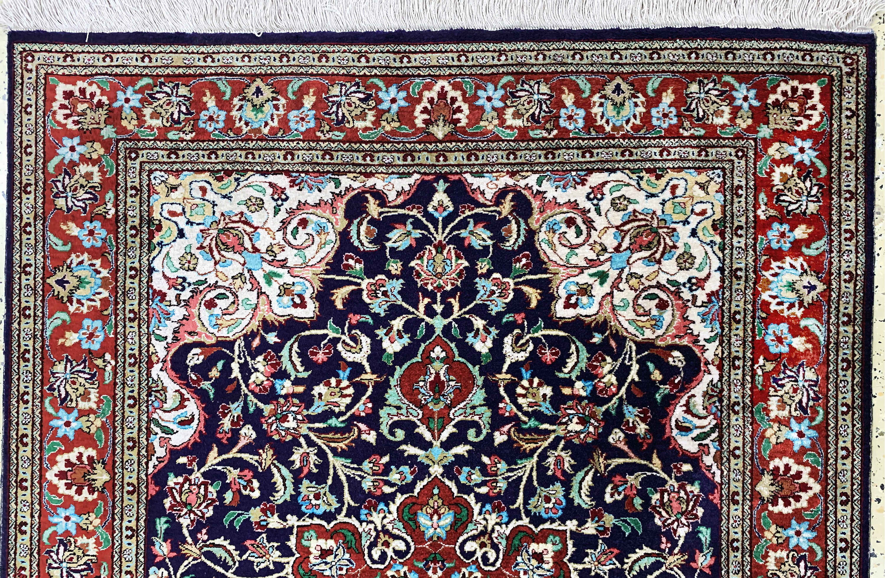 Detail a: Ghom Seide, Persien, Mitte 20.Jhd, reine Naturseide, ca. 150 x 103 cm, EHZ: 2