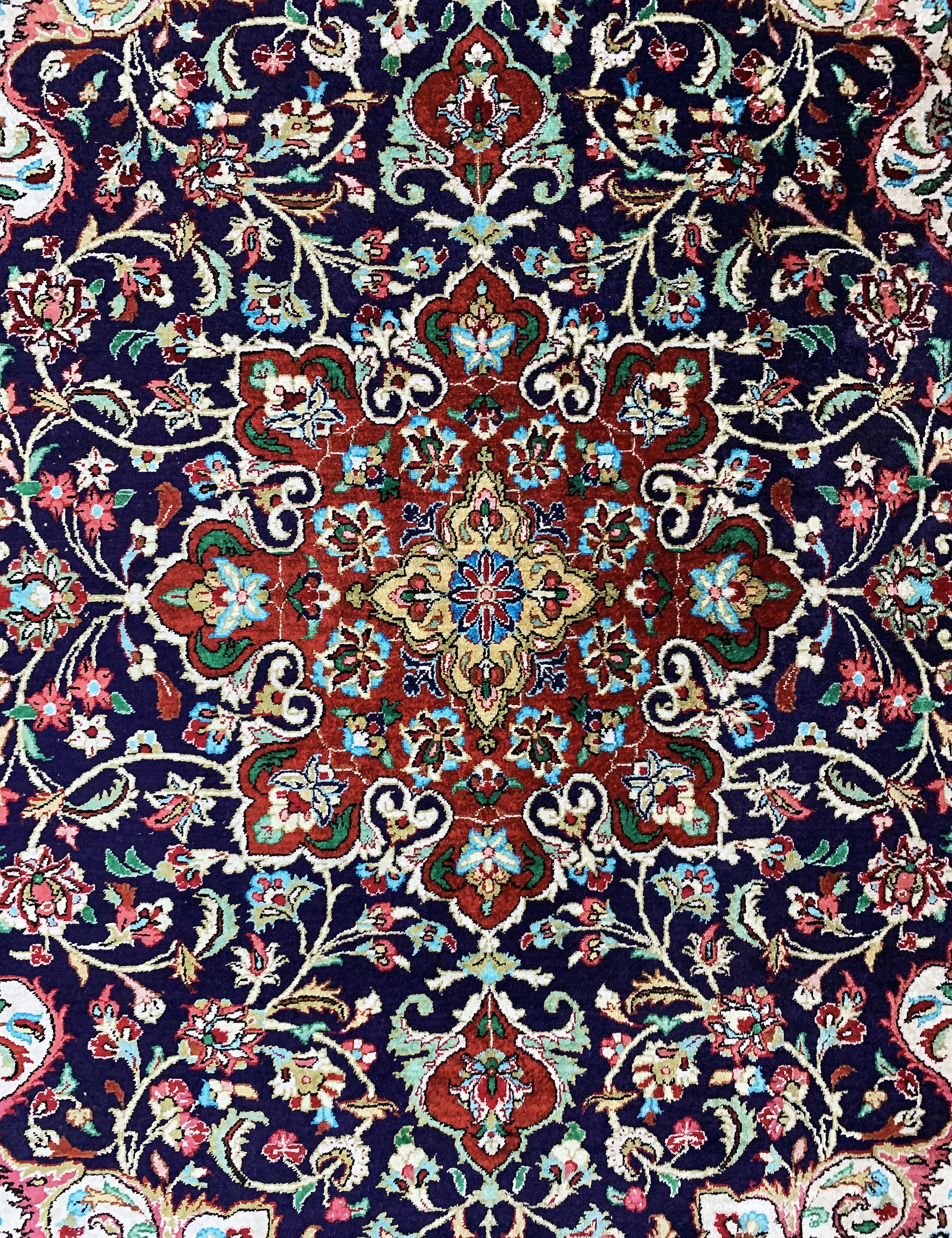 Detail c: Ghom Seide, Persien, Mitte 20.Jhd, reine Naturseide, ca. 150 x 103 cm, EHZ: 2