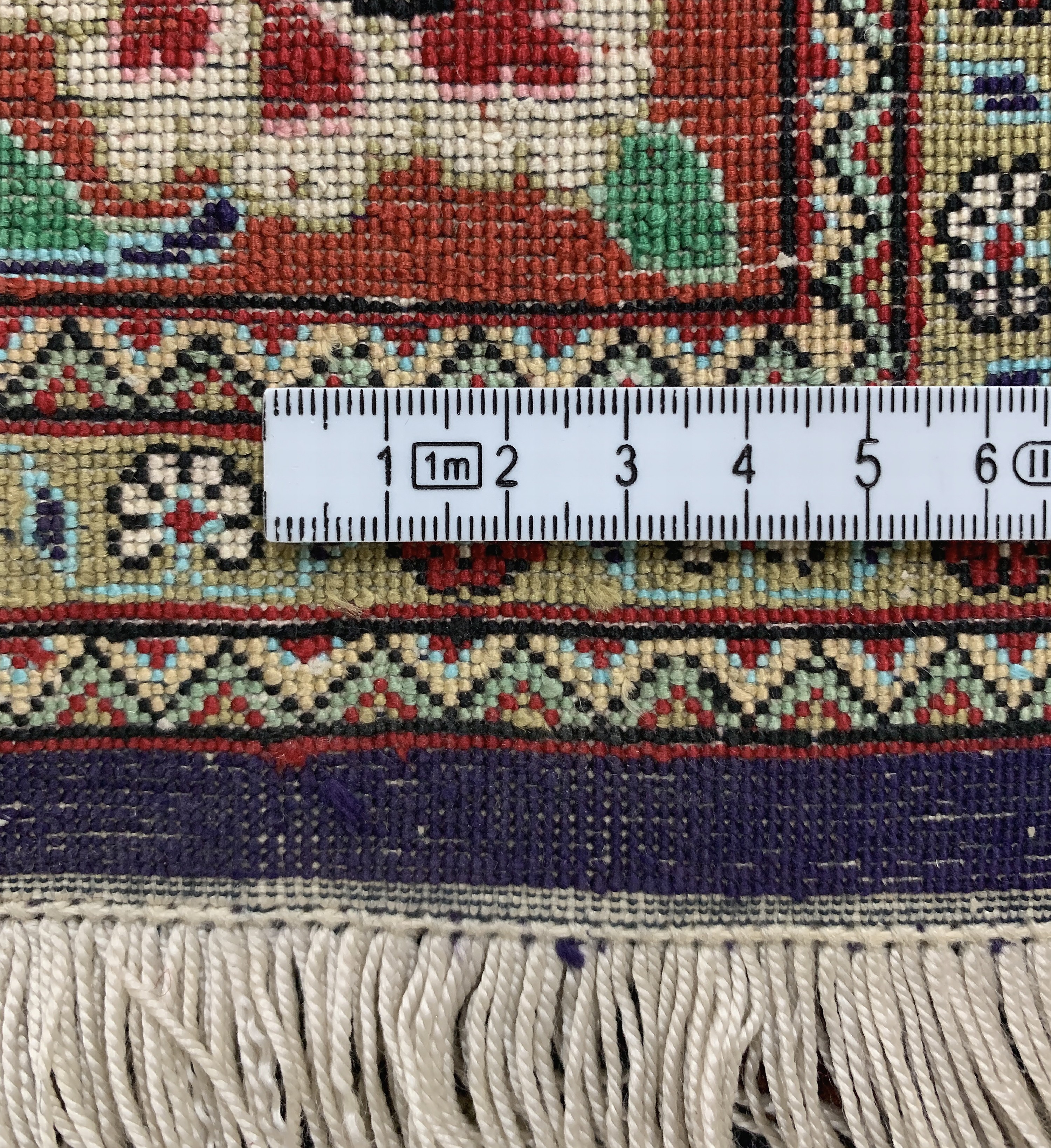 Detail e: Ghom Seide, Persien, Mitte 20.Jhd, reine Naturseide, ca. 150 x 103 cm, EHZ: 2