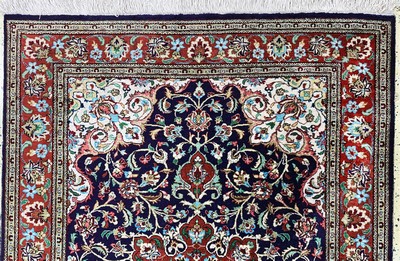 27130979a - Ghom Seide, Persien, Mitte 20.Jhd, reine Naturseide, ca. 150 x 103 cm, EHZ: 2 ...