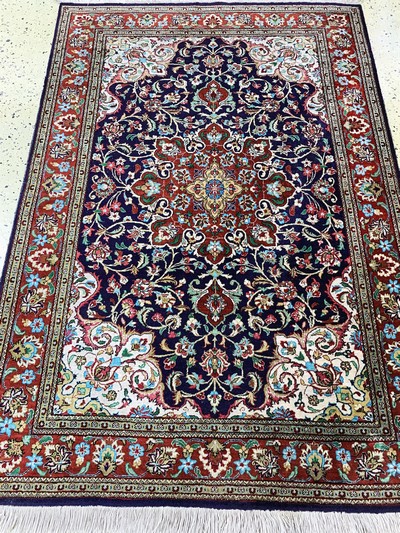 27130979d - Ghom Seide, Persien, Mitte 20.Jhd, reine Naturseide, ca. 150 x 103 cm, EHZ: 2 ...