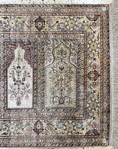 27130980a - Seiden Kayseri´Saf´, Türkei, Mitte 20.Jhd, reine Naturseide, ca. 115 x 80 cm, EHZ: 1-2 ...