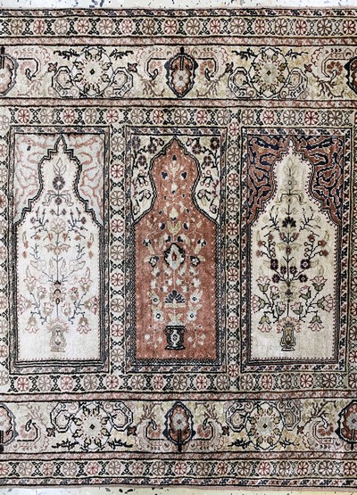 27130980c - Seiden Kayseri´Saf´, Türkei, Mitte 20.Jhd, reine Naturseide, ca. 115 x 80 cm, EHZ: 1-2 ...