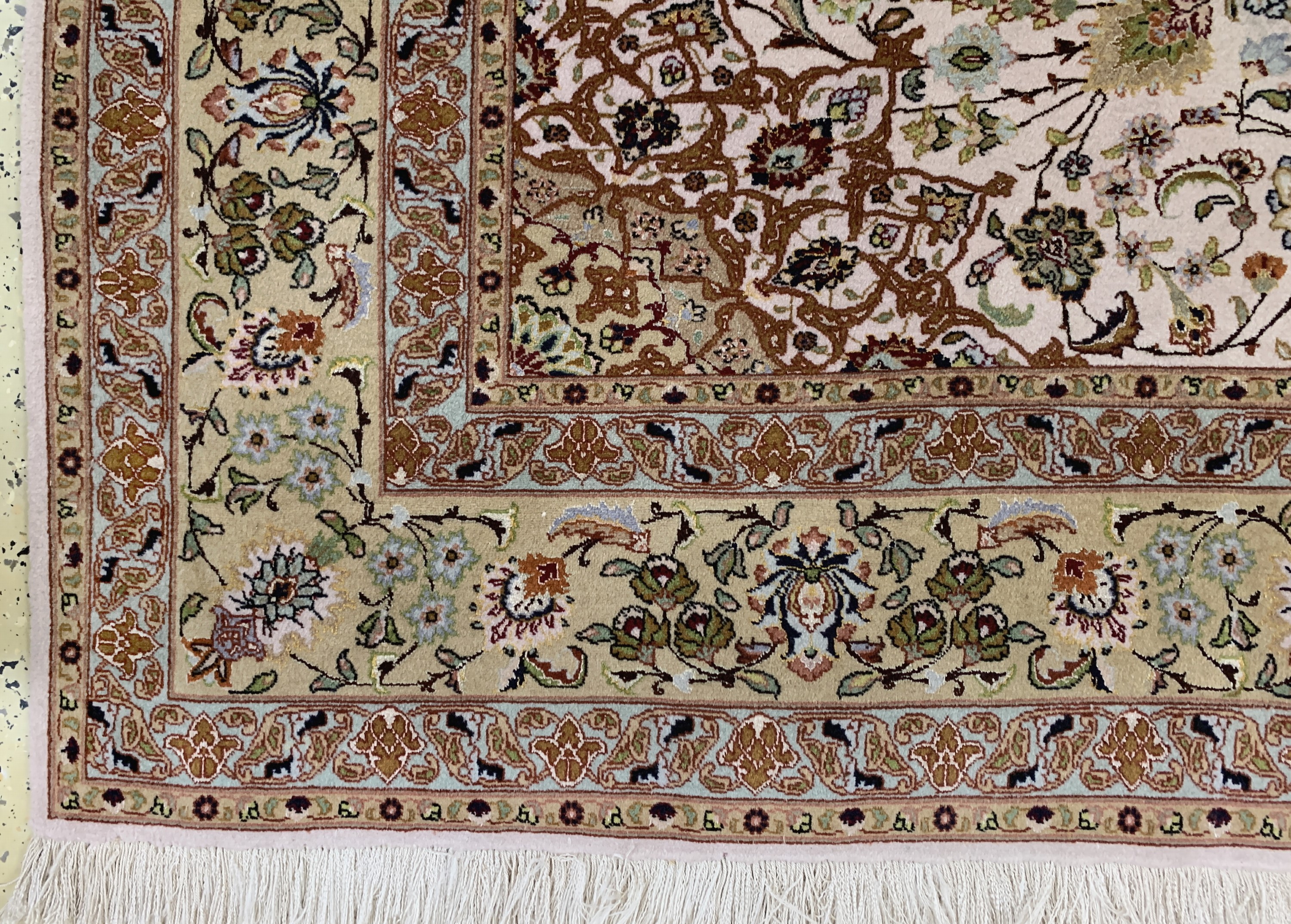 Detail b: Täbriz fein(50 Raj), Persien, Mitte 20.Jhd,Korkwolle mit und auf Seide, ca. 210 x 152 cm,ca. 500.000 Kn/qm, EHZ: 2