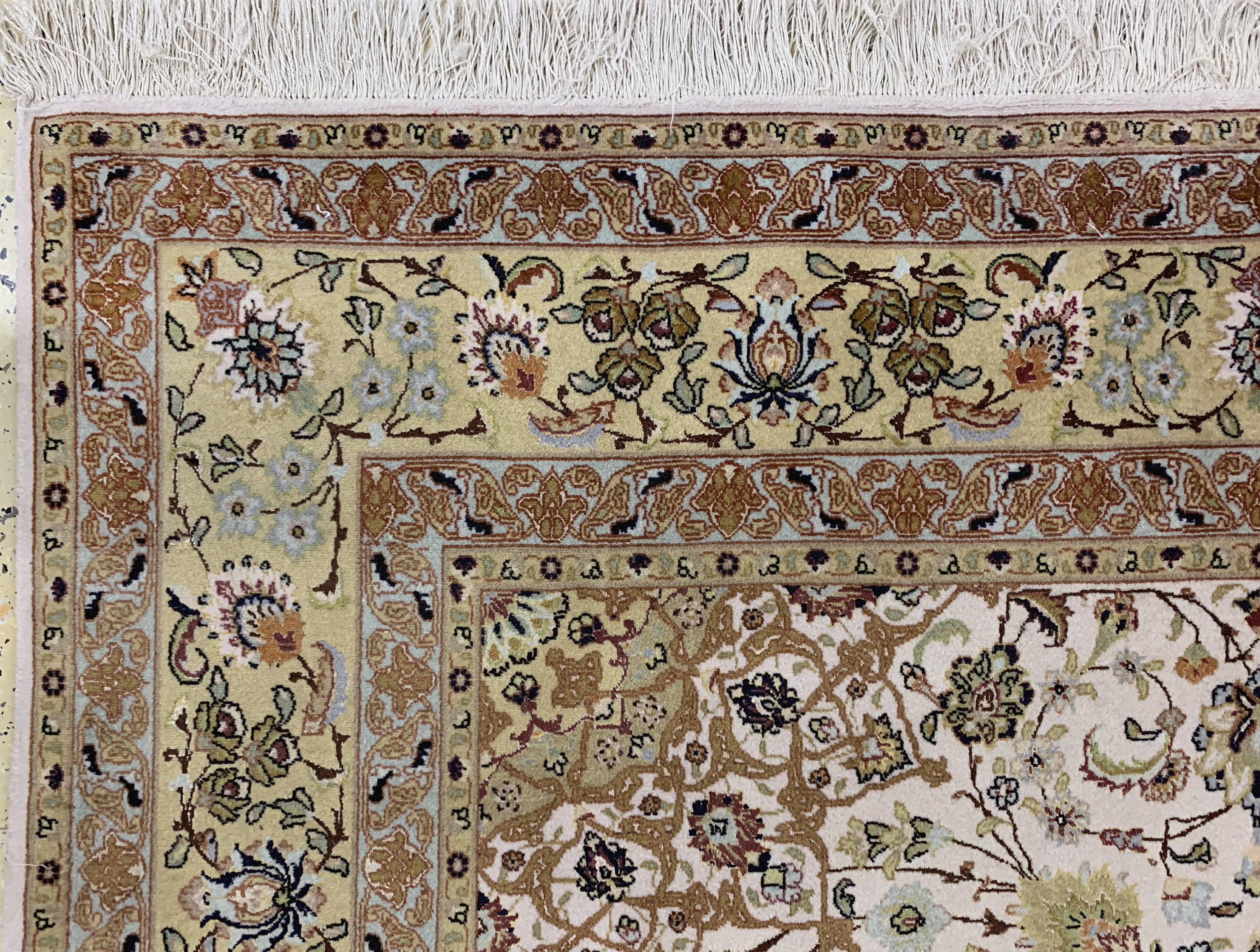 Detail d: Täbriz fein(50 Raj), Persien, Mitte 20.Jhd,Korkwolle mit und auf Seide, ca. 210 x 152 cm,ca. 500.000 Kn/qm, EHZ: 2