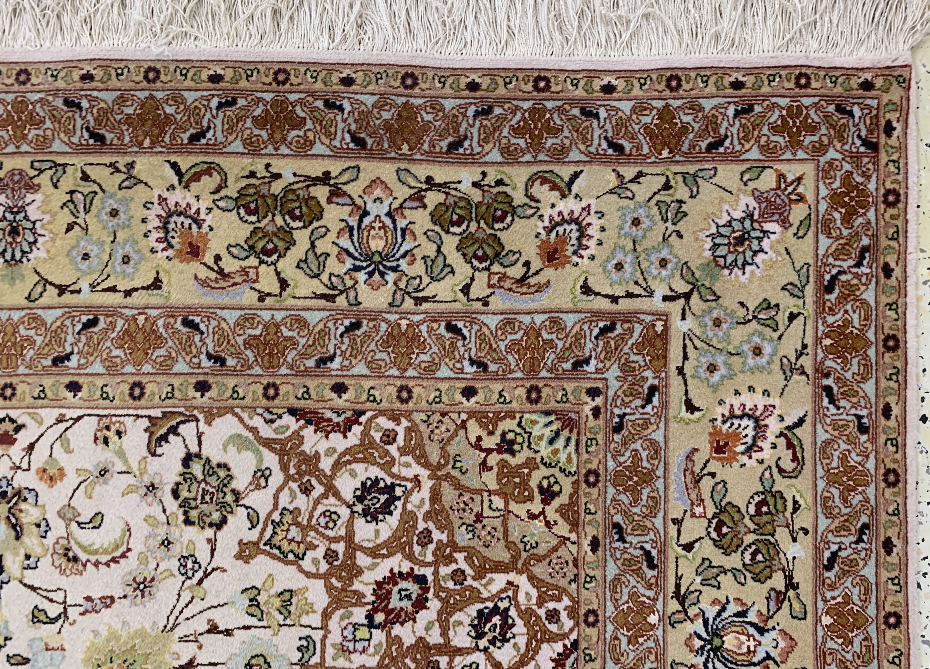 Detail e: Täbriz fein(50 Raj), Persien, Mitte 20.Jhd,Korkwolle mit und auf Seide, ca. 210 x 152 cm,ca. 500.000 Kn/qm, EHZ: 2