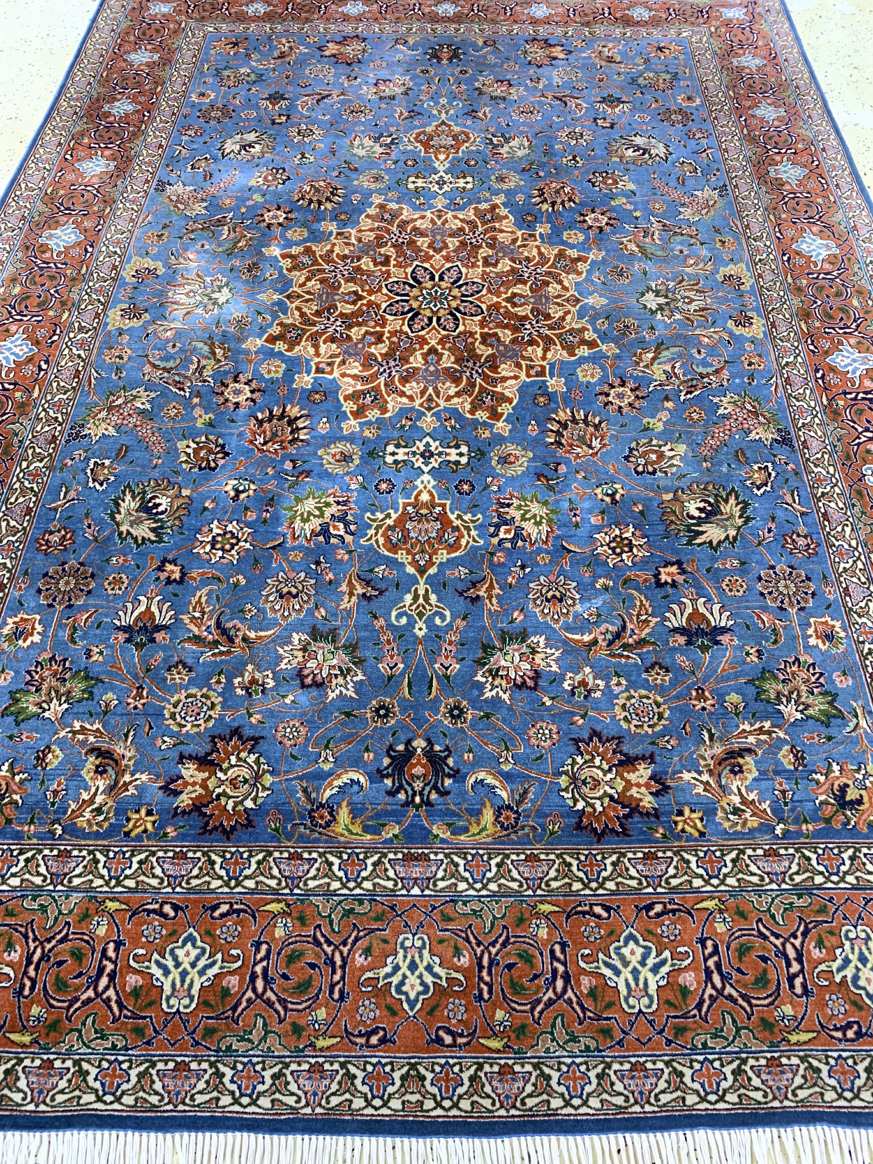 Detail h: Esfahan fein, Persien, Anfang 20.Jhd, Korkwolle auf Baumwolle, ca. 290 x 200 cm, ca.500.000 Kn/qm, EHZ: 2-3(geflickt)