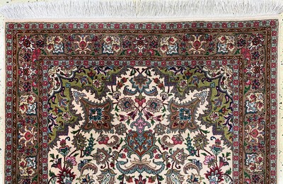 27131010a - Täbriz fein(50 Raj), Persien, Mitte 20.Jhd,Korkwolle auf Baumwolle, ca. 151 x 101 cm, ...