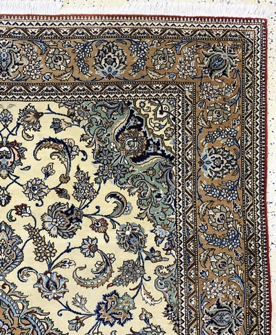 27131058d - Ghom Kork fein, Persien, Mitte 20.Jhd, Korkwolle mit Seide, ca. 210 x 140 cm, EHZ: 2 ...