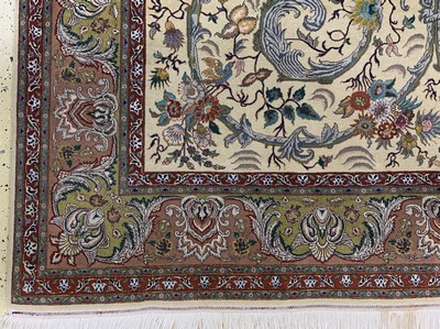 27131062b - Täbriz fein(60 Raj), Persien, Mitte 20.Jhd,Korkwolle mit Seide, ca. 310 x 195 cm, ca. ...
