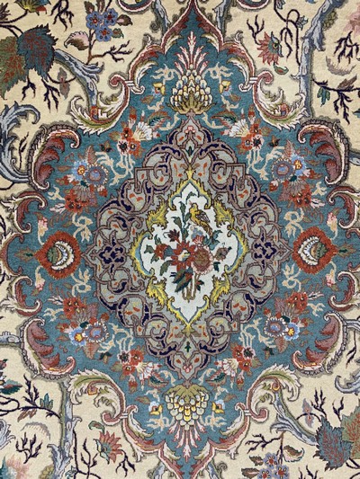27131062d - Täbriz fein(60 Raj), Persien, Mitte 20.Jhd,Korkwolle mit Seide, ca. 310 x 195 cm, ca. ...
