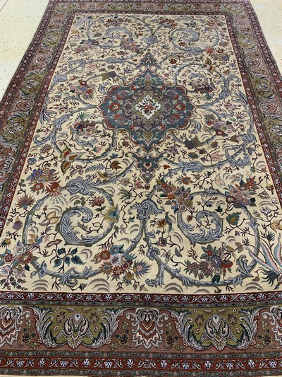 27131062h - Täbriz fein(60 Raj), Persien, Mitte 20.Jhd,Korkwolle mit Seide, ca. 310 x 195 cm, ca. ...