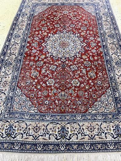27131064f - Nain´Tudeschk´fein, Persien, Anfang 20.Jhd,Korkwolle mit Seide, ca. 240 x 153 cm, ca. ...