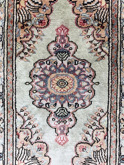27131069b - 2 Lots Seiden Kayseri, Türkei, Mitte 20.Jhd, reine Naturseide, ca. 63 x 41 cm, EHZ:2 ...