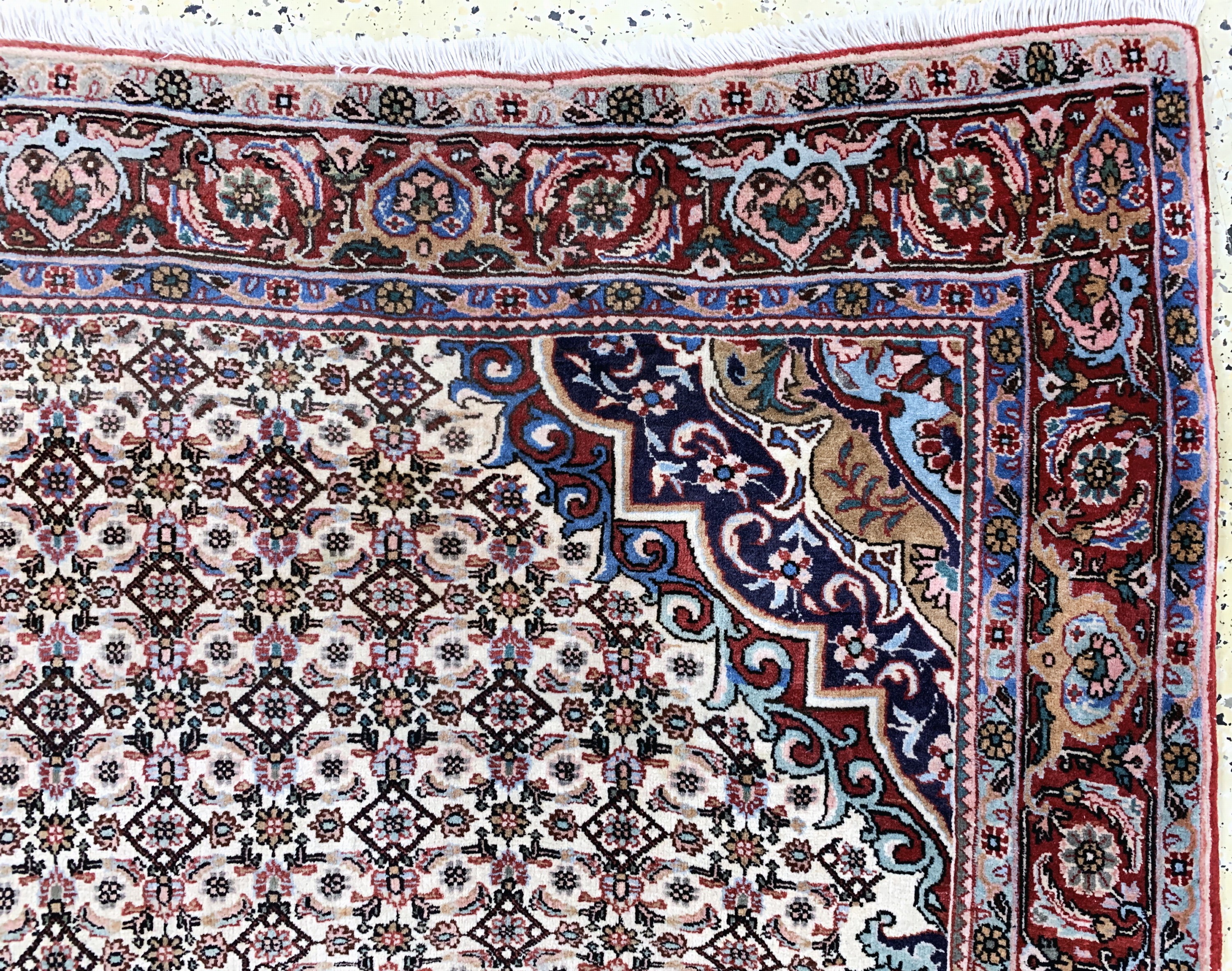 Detail e: Bidjar, Persien, Mitte 20.Jhd, Wolle auf Baumwolle, ca. 277 x 175 cm, EHZ: 2(leichter Mottenfrass am Rand).