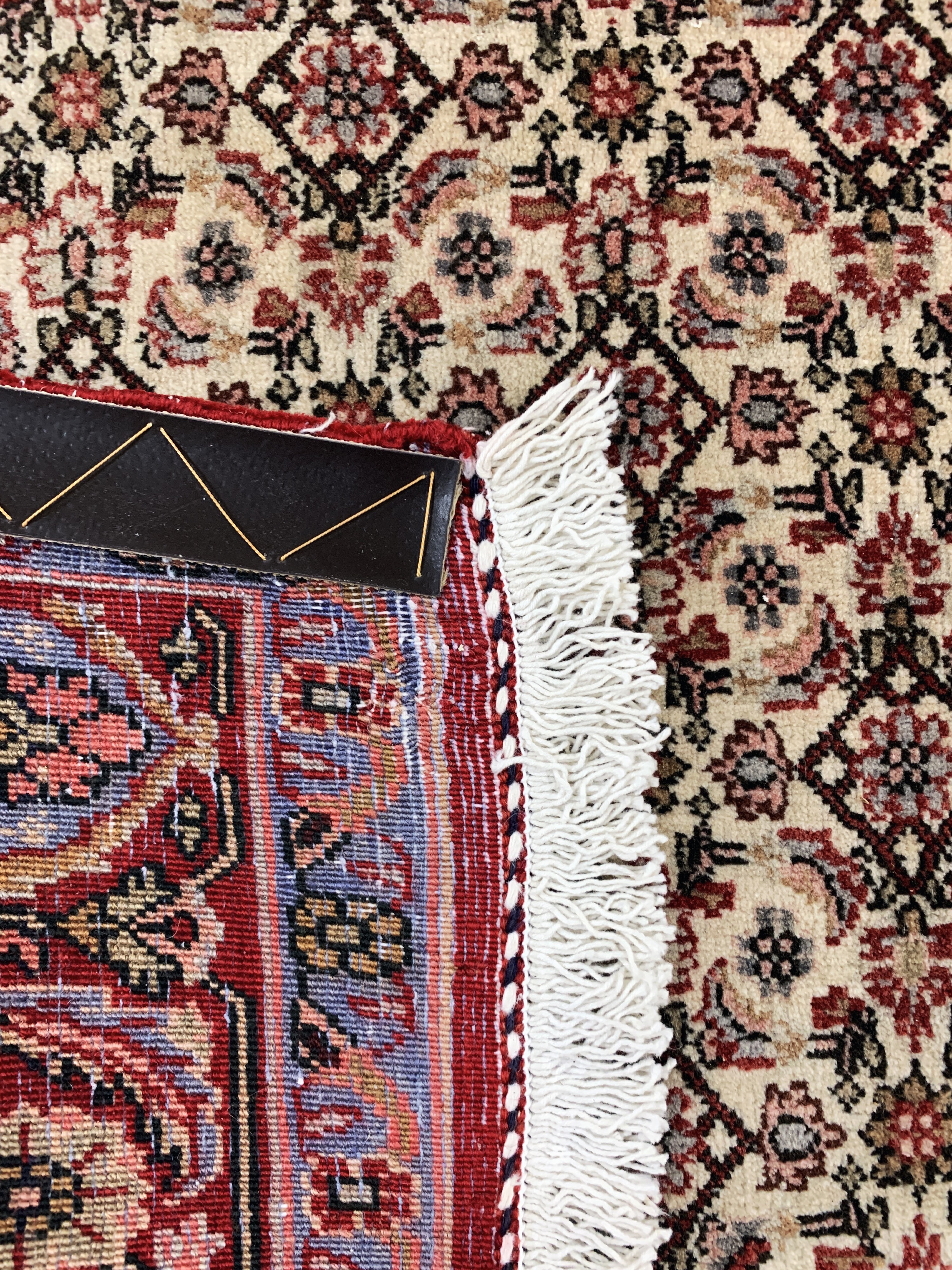 Detail h: Bidjar, Persien, Mitte 20.Jhd, Wolle auf Baumwolle, ca. 277 x 175 cm, EHZ: 2(leichter Mottenfrass am Rand).