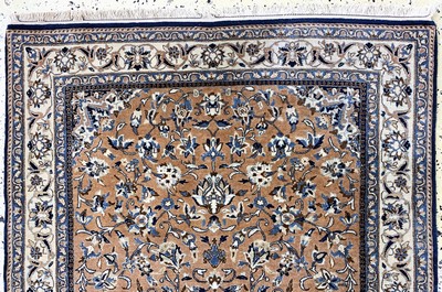 27131156a - Nain´Tudeschk´fein, Persien, Mitte 20.Jhd, Korkwolle mit Seide, ca. 127 x 85 cm, ca. ...