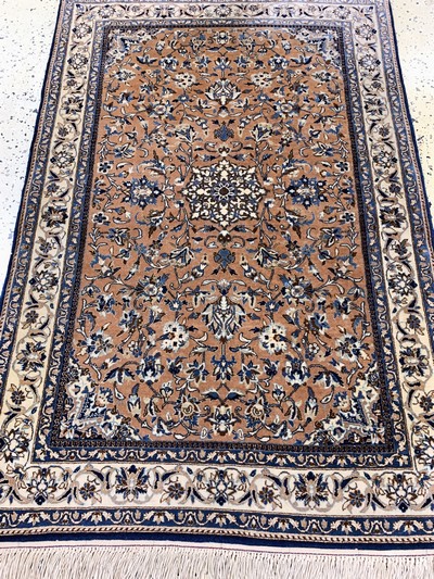 27131156d - Nain´Tudeschk´fein, Persien, Mitte 20.Jhd, Korkwolle mit Seide, ca. 127 x 85 cm, ca. ...