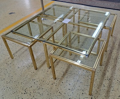 27131420d - Kombinationstisch, 80er Jahre, Messinggestell, mit großer aufgelegter Glasplatte, 4 ...