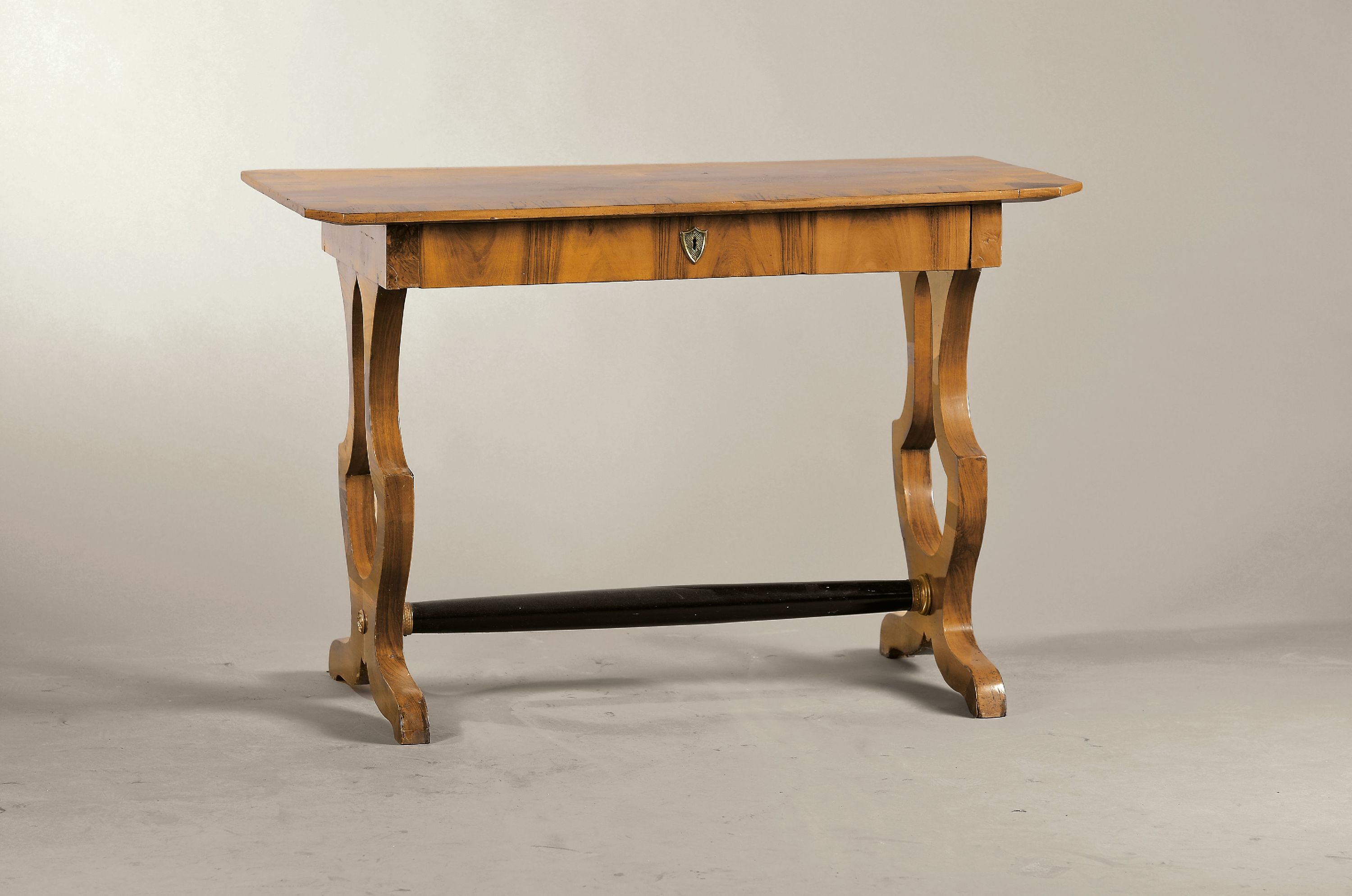 Image 27131533 - Biedermeier table, around 1820, walnut veneer,lyre-shaped cheeks, blackened central ...