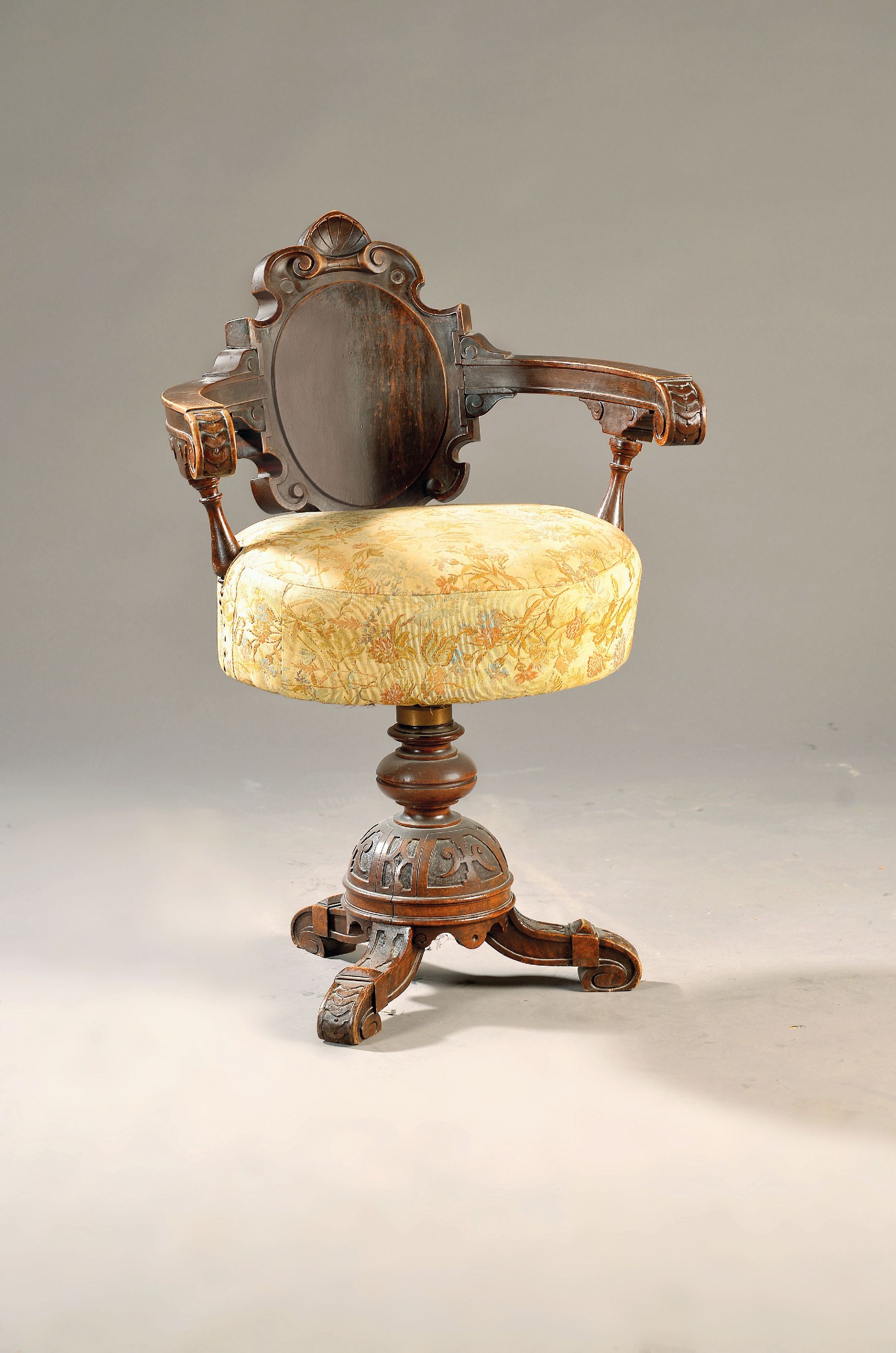 Image 27131536 - Captain´s chair, probably England, 19th century, walnut, tapestry cover, Renaissance ...