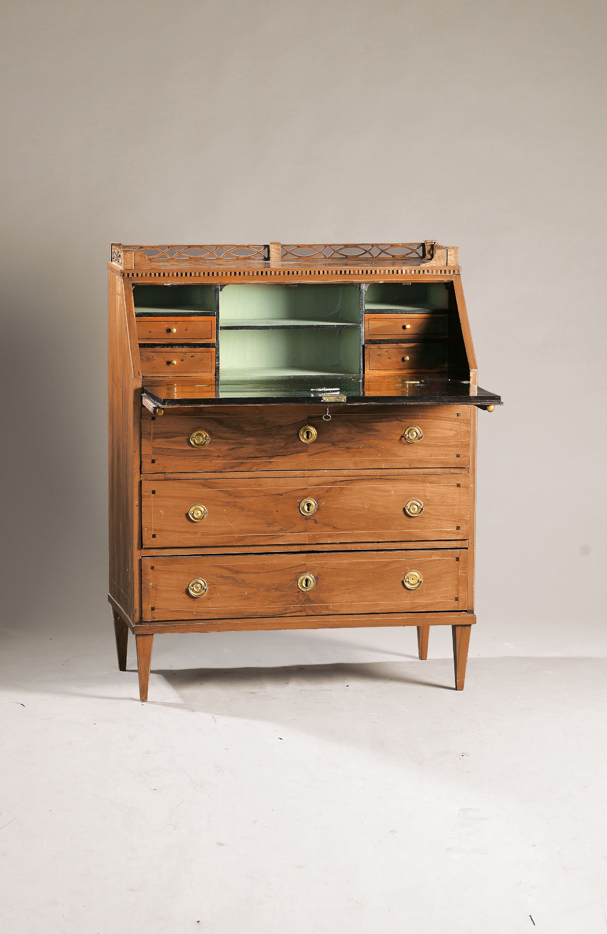Image 27131565 - Biedermeier-Sekretär, um 1820, Nußbaumfurnier, 3 Schubladen, Schreiblade, ...