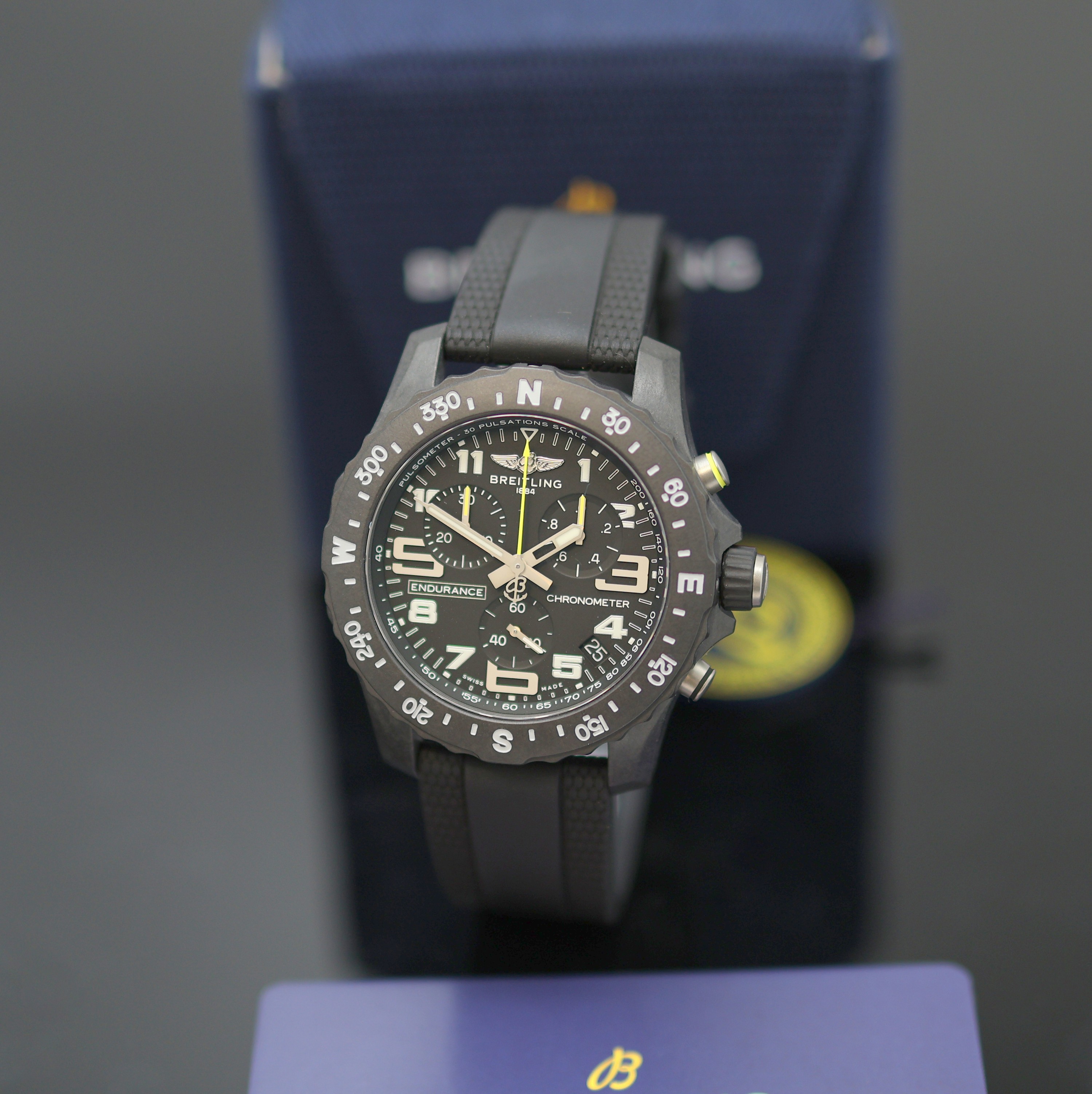 Image 27131593 - BREITLING Endurance Pro Chronometer ungetragener Herrenchronograph Referenz X82310, ...